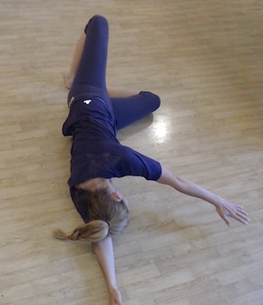 munzfloor au sol woman in red tank top lying on floor